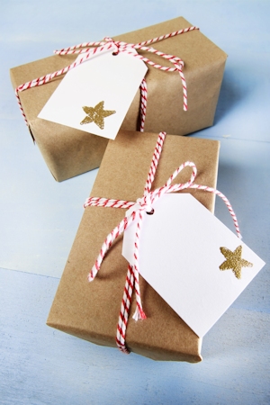 How To Create Unique and Fun Christmas Gift Wrapping! - Savvy In The Suburbs